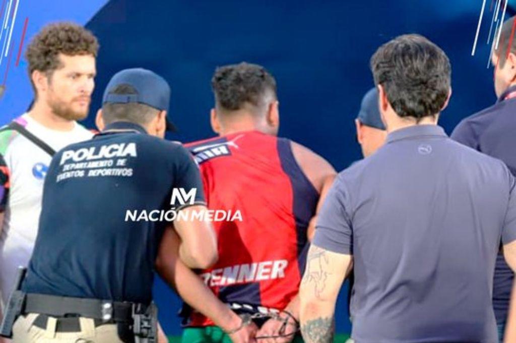Le dispararon en toda la espalda: así fue el terrible incidente entre la barra y policías en el clásico Olimpia vs Cerro Porteño