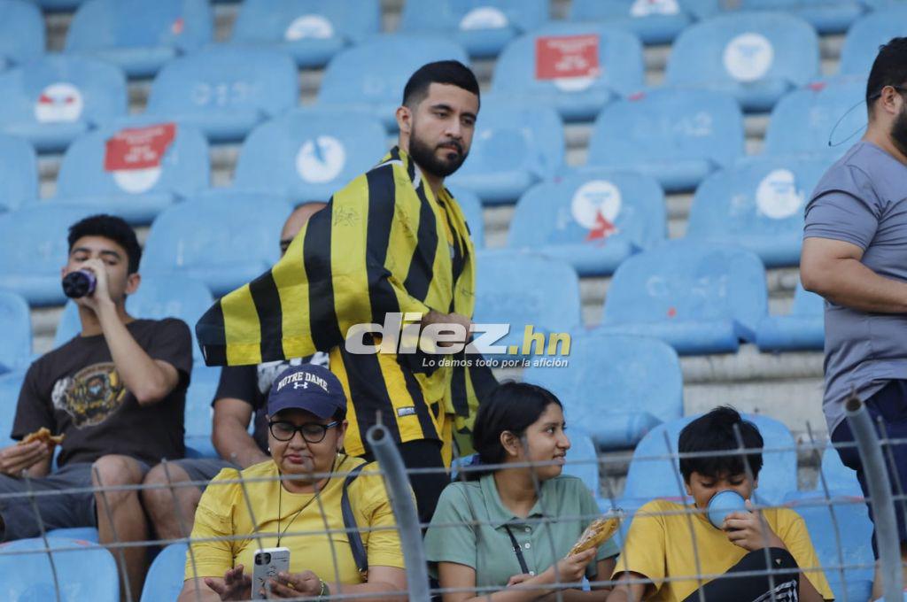 Así está el ambiente en el estadio Olímpico por el duelo del repechaje entre Real España y Olimpia; bellas aficionadas