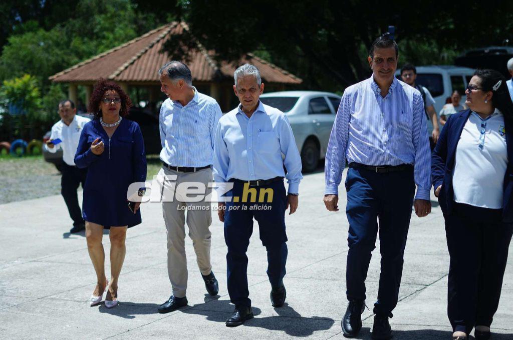 Reinaldo Rueda y directivos de la Federación de Honduras vivieron momentos especiales con niños del Instituto Juana Leclerc