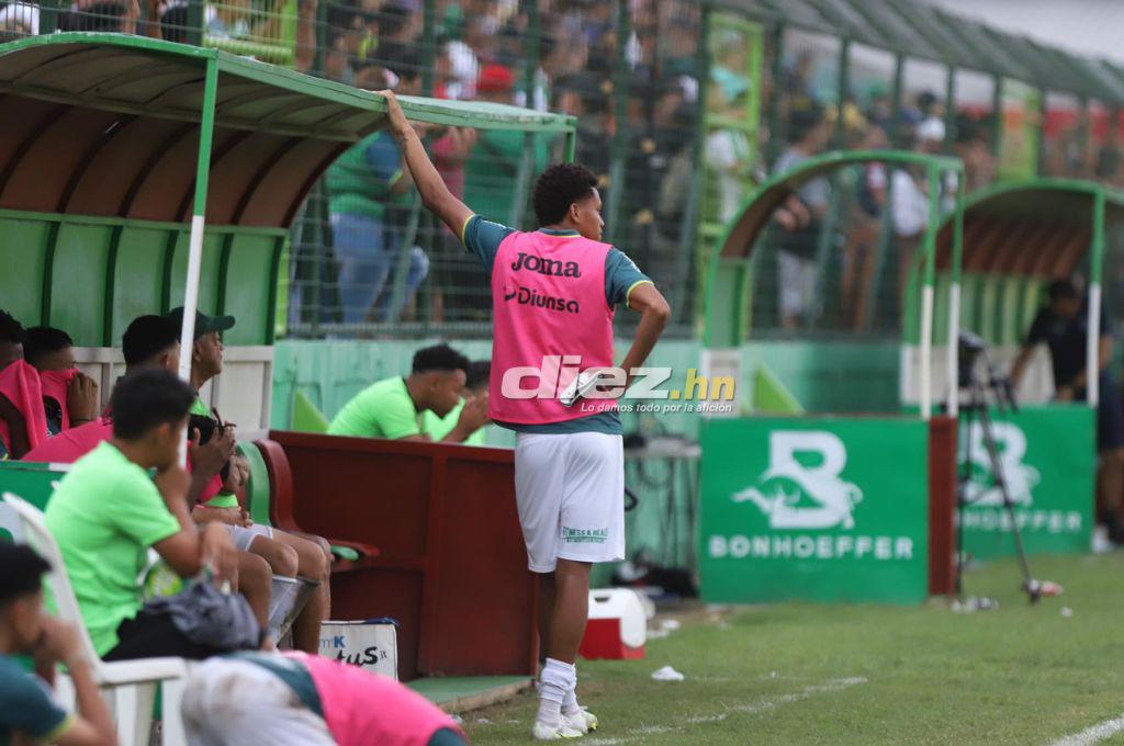 Lo que no se vio en TV: Tristeza y llanto en Marathón, a Diego Vázquez le tiraron de todo y así reaccionó el DT de Motagua