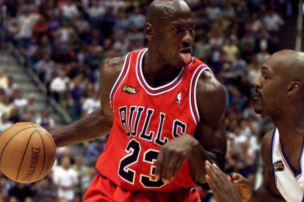 Baloncesto: Subastarán camiseta de Michael Jordan que podría romper récord de Maradona