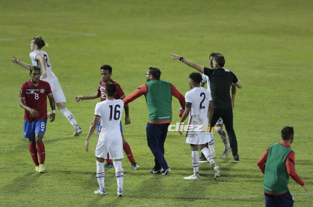 ¡Tico aplicó terrible voladora! Así fue la pelea de Costa Rica contra Estados Unidos en el Premundial de Concacaf