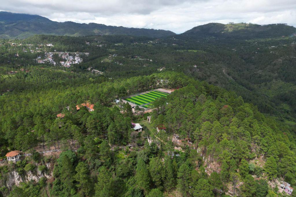 ¡Una mesa de billar entre la naturaleza! CONDEPOR inaugura hermosa cancha de grama sintética en Valle de Ángeles