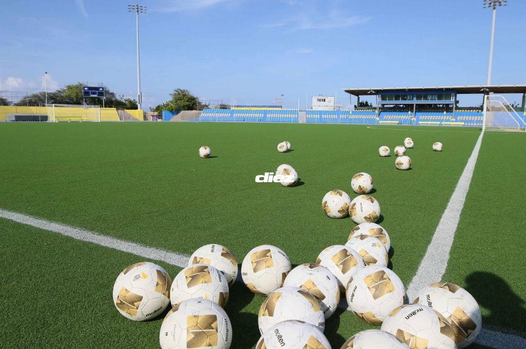 Engramillado, temperatura y rodeado de sus figuras: el entreno de Haití en el estadio Ergilio Hato de Curazao