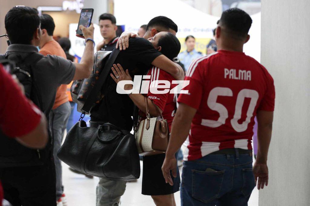 Kervin Arriaga la hace de periodista, el único legionario que se quedó en Honduras y despedida especial para Luis Palma