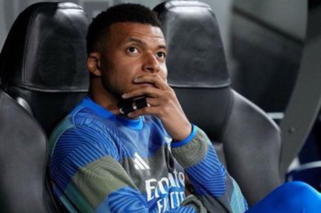 Real Madrid se hartó de Mbappé: está lesionado y se fue de vacaciones con Ester Expósito; Esto es vergonzoso