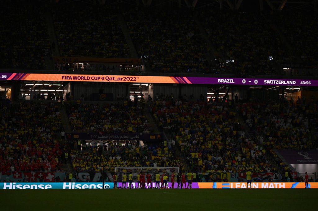 El doble de Neymar en las tribunas, el festejo soberbio de Casemiro y se fue la luz en el estadio 974, así se vivió el Brasil-Suiza