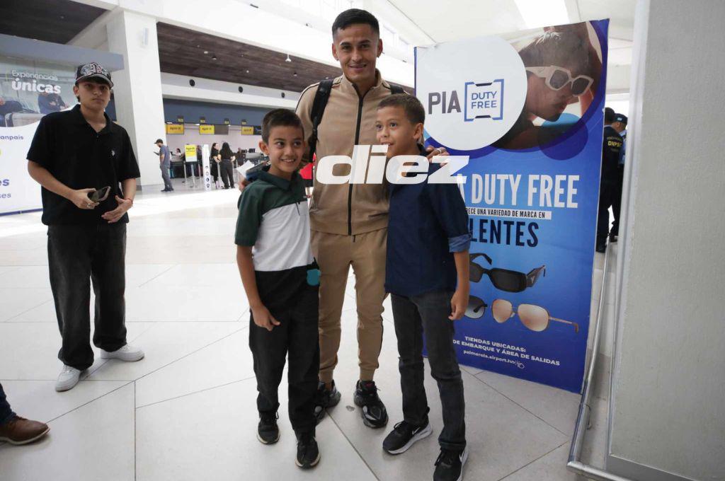 Kervin Arriaga la hace de periodista, el único legionario que se quedó en Honduras y despedida especial para Luis Palma