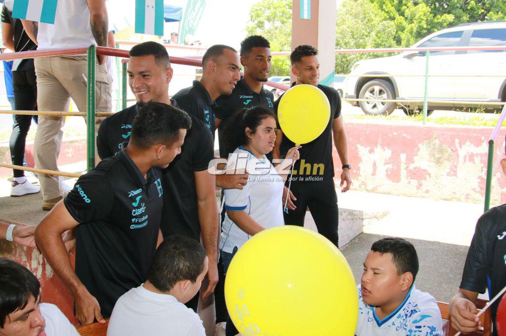 Muchas risas y abrazos: Los jugadores de la Selección de Honduras compartieron con niños del Instituto Juana Leclerc