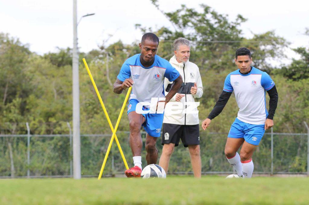 Olimpia no pierde tiempo y afina cada detalle: cómo está Arboleda y qué pasó con Chirinos, nominado al Puskas