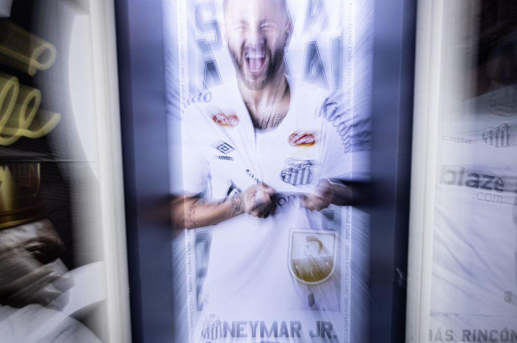 Neymar regresó a Santos con debut amargo: un jugador se burló del ‘10’ en su cumpleaños y lo que hizo un guardia seguridad