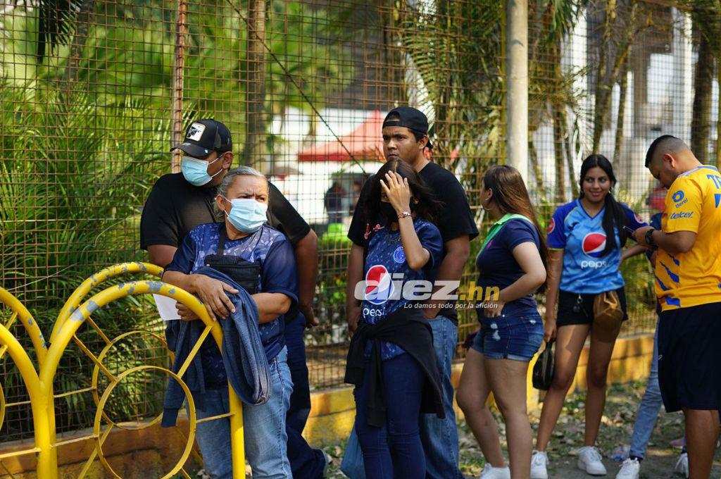Motagua-Tigres: Resguardados con helicóptero, la invasión azteca y las bellas chicas que engalanan el estadio Olímpico
