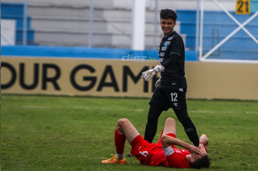 NO SE VIO EN TV: La burla del portero de Guatemala, el júbilo chapín tras dar la sorpresa y así festejaron en el camerino