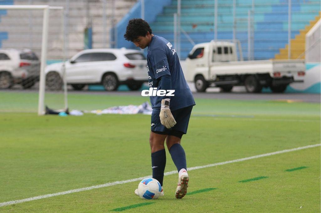 ¿Nuevo fichaje? Con los guantes puestos; así es el nuevo integrante que tuvo Motagua en su entreno previo a enfrentar al CAI