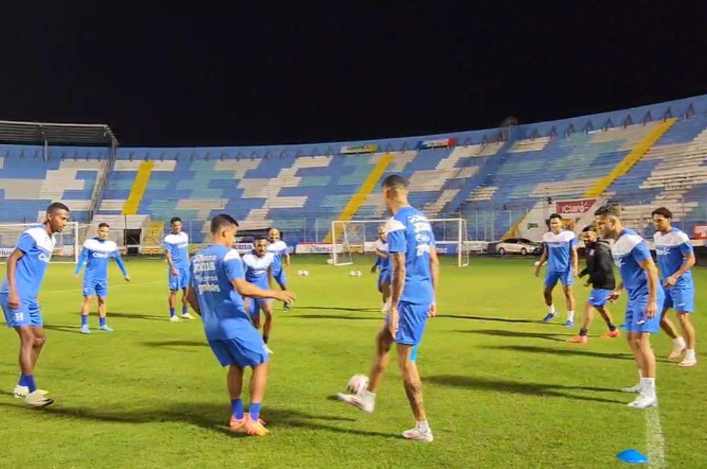 Selección de Honduras recibe visita de lujo previo al partido ante Jamaica por la Liga de Naciones de la Concacaf