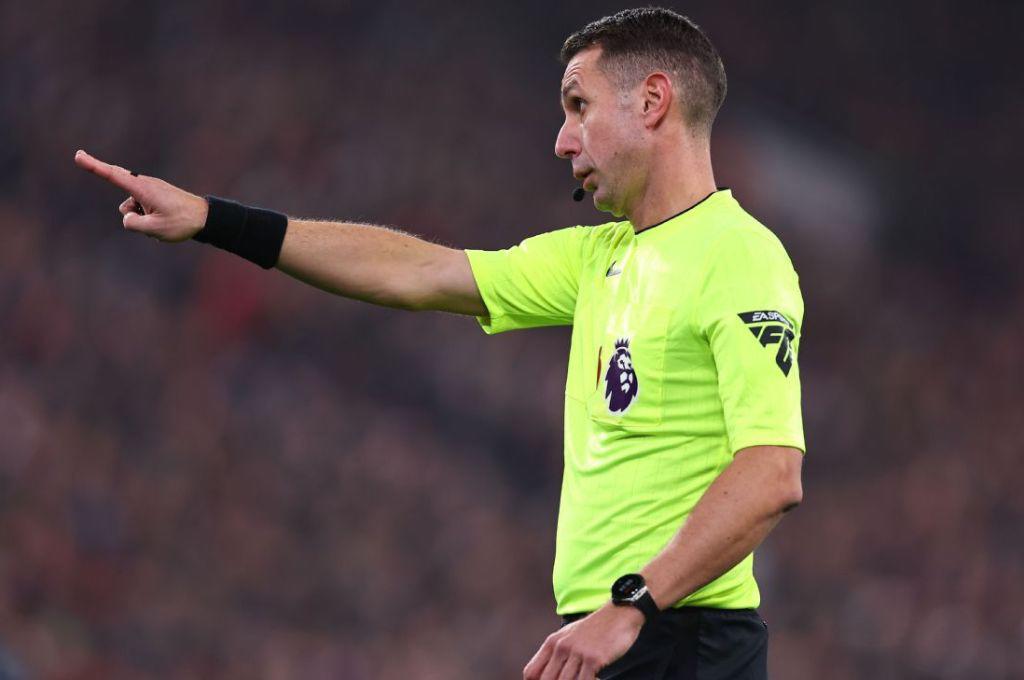 Fue despedido de la Premier por insultar a DT y revela lo inesperado: “Recibí mensajes que decían que ojalá mi madre muriera de SIDA”