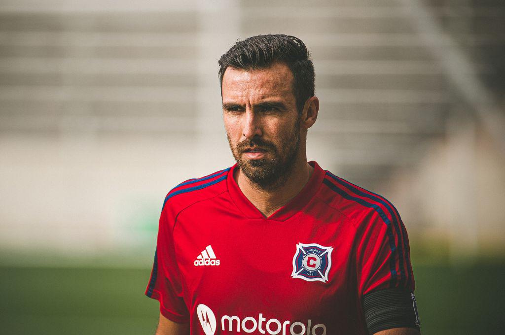 ¿Cuál era el salario del nuevo fichaje del Vida, Jonathan Bornstein, en la MLS con el Chicago Fire?