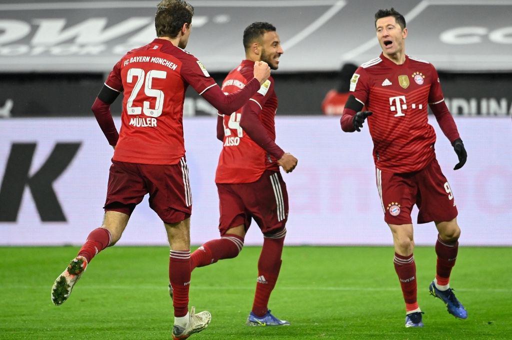Bayern Munich doblega al Dortmund en un duelo apasionante y se escapa en la tabla