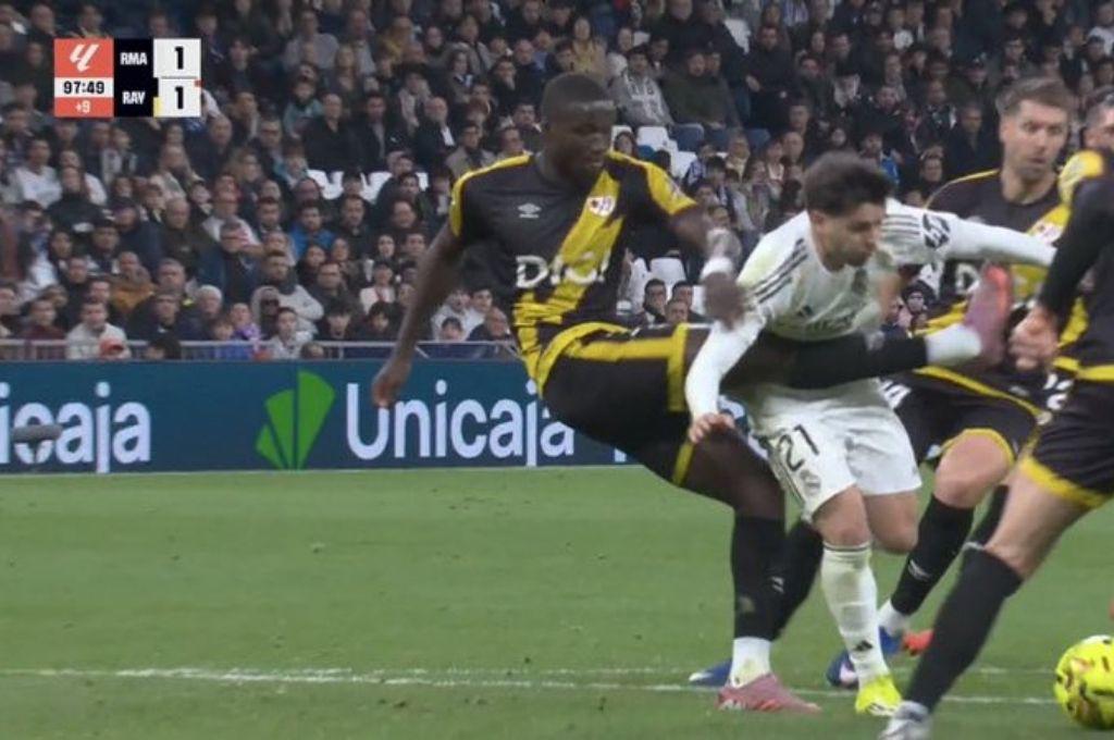 Desde el Rayo hacen estallar al Real Madrid con su publicación: Pobrecitos, tienen que llorar, añadir 10 minutos, pitar penal y ...