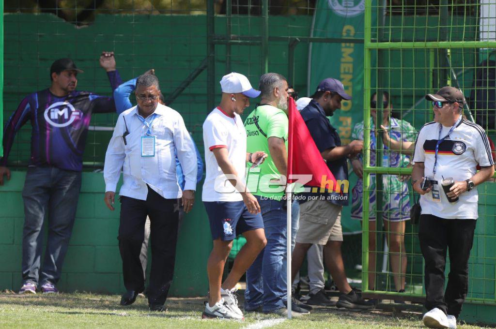 El ambiente en el Yankel: Jugadores y aficionados pegados al celular por el Manchester City-Real Madrid