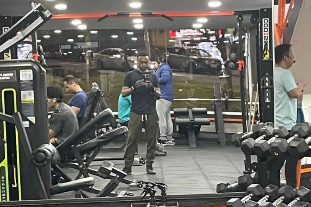 Mundialista es arrestado por robarse celulares y computadoras: fue atrapado con una subametralladora