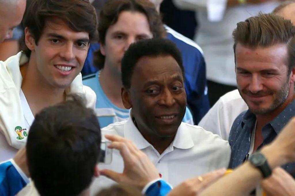 ¡Imágenes para la historia! Grandes jugadores y leyendas del fútbol mundial al lado del brasileño Pelé