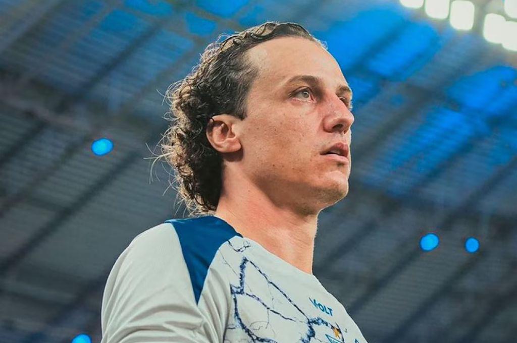 ¡Irreconocible! El rotundo cambio de look de David Luiz tras cortarse la melena: Parezco más joven