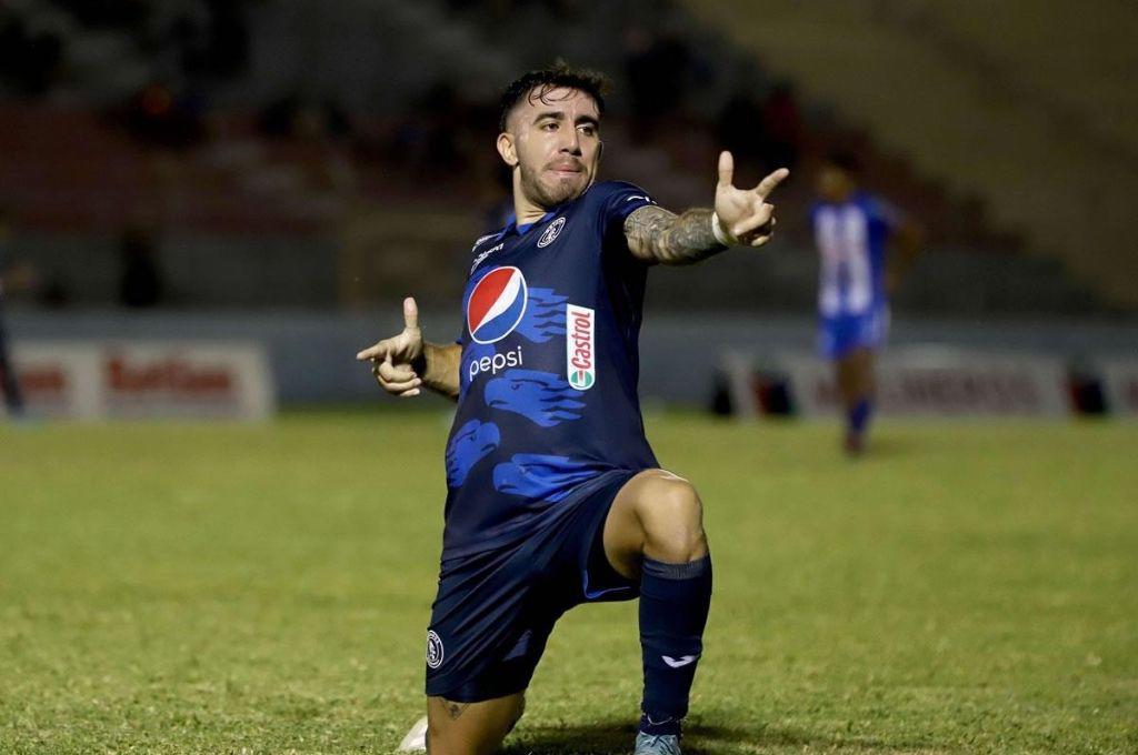 Nació en Honduras: ¿Por qué le apodan 'El Pistolero' a Agustín Auzmendi, delantero que le anotó doblete a River Plate?