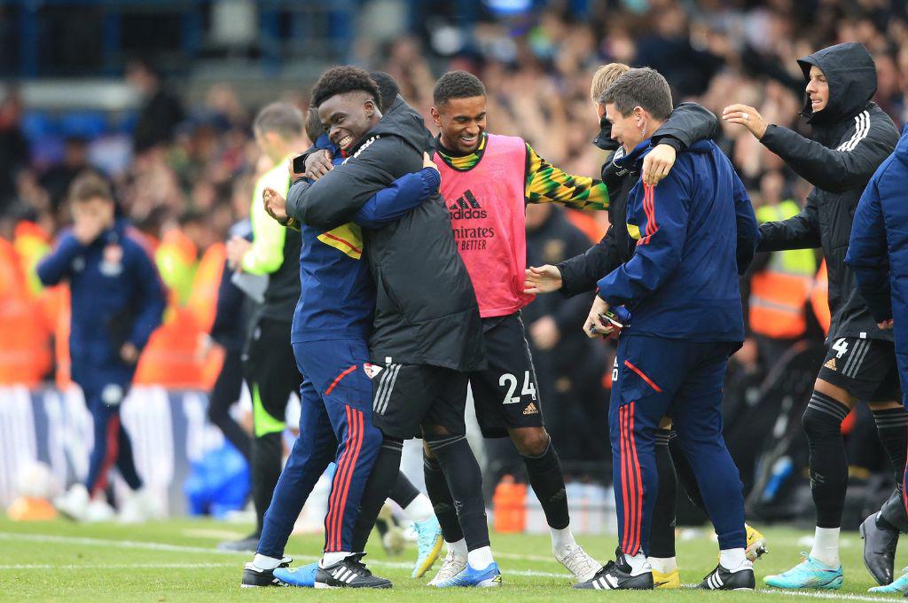 El Arsenal gana y sigue de líder en la Premier League de Inglaterra; el ...