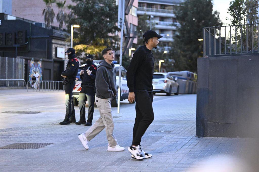 Miembro del Real Madrid se quebró y las figuras del Barcelona que no asistieron: así se vivió el velorio de Carles Miñarro