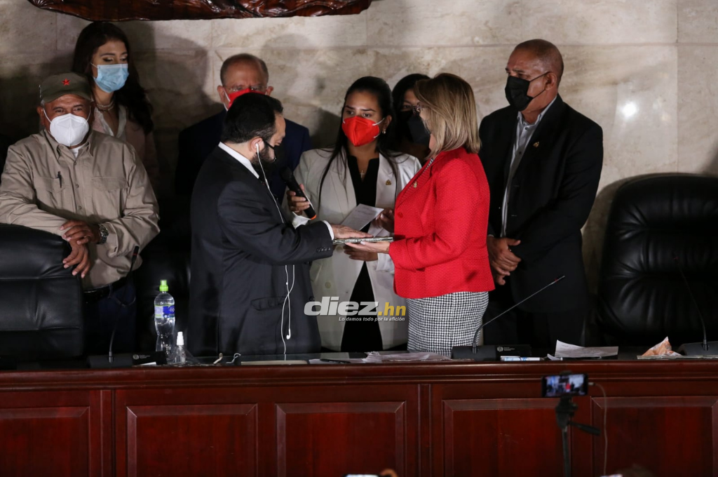 Continúa la incertidumbre: Honduras con dos presidentes en el Congreso Nacional y las imágenes de Jorge Cálix viajando en helicóptero que causan alboroto