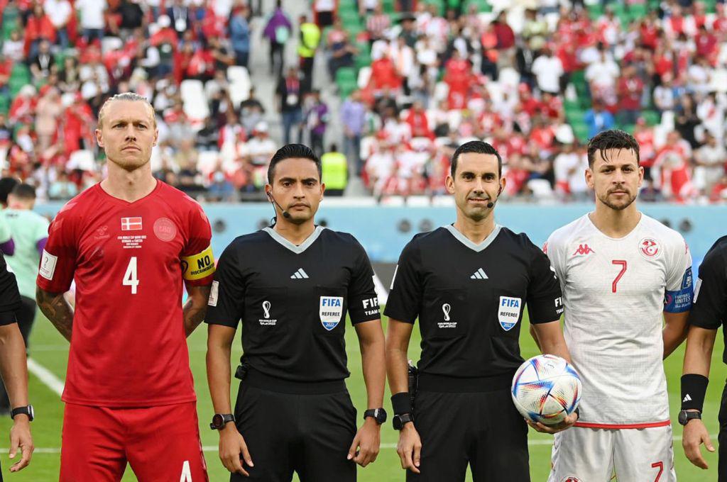 Said Martínez y Walter López debutaron en Qatar 2022 y bellas mujeres robaron miradas, lo que pasó Dinamarca-Túnez
