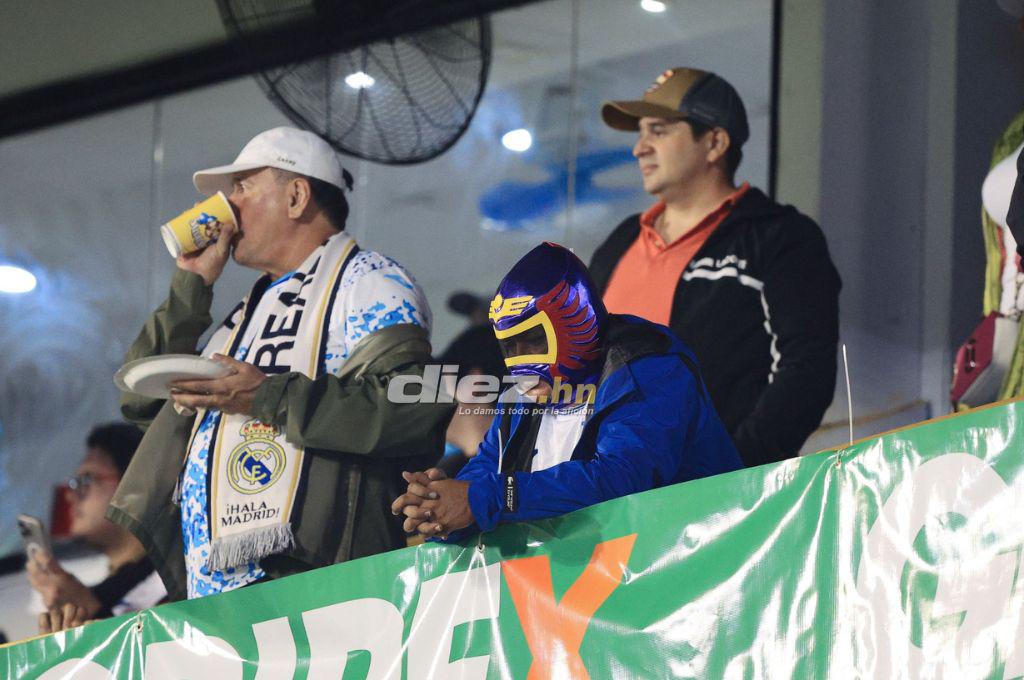 ¡Espectacular! Llenazo en el estadio Morazán por el Honduras-México pese a la lluvia y Rambo de León, presente