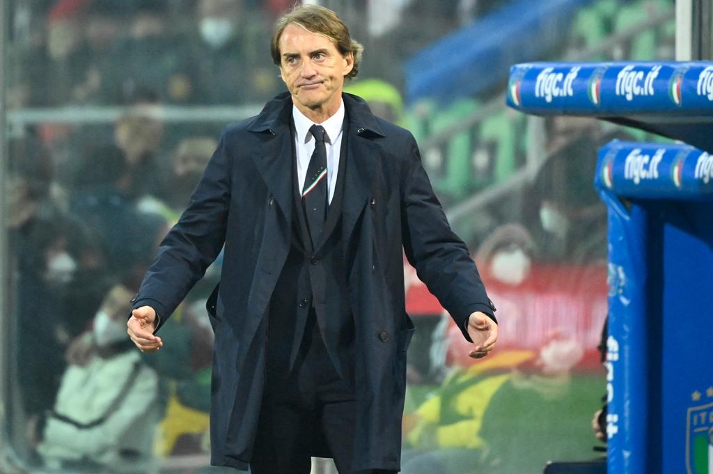 Roberto Mancini asegura que es “el momento más difícil de mi carrera” y no sabe qué pasará con su futuro en Italia