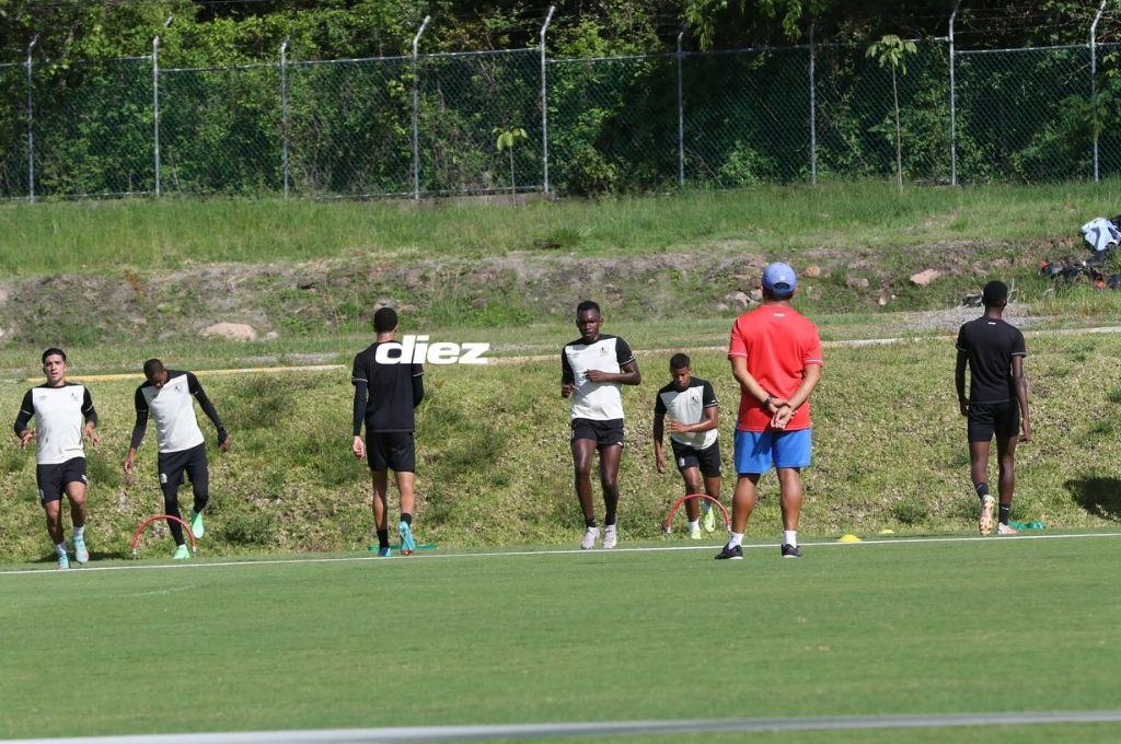 Olimpia sufrirá una baja, busca nuevo fichaje y Espinel le da la bienvenida; así fue el entreno del león previo al clásico con Motagua