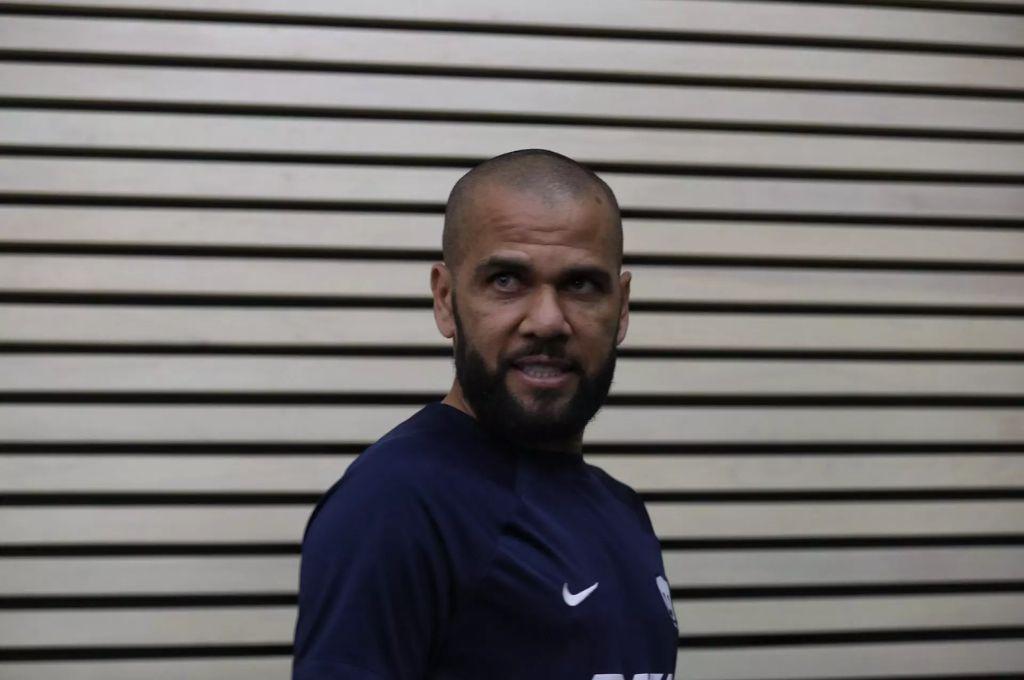 “Real Madrid rechazó fichar a Dani Alves por mí: fracasé y terminé siendo un alcohólico, bebía hasta caerme al suelo”