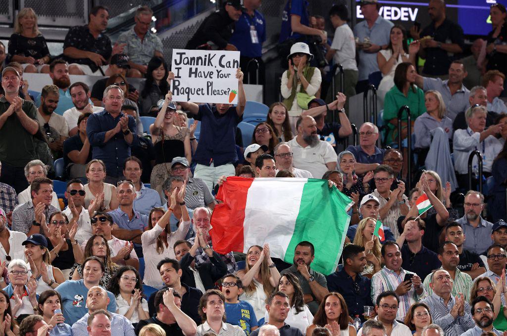 Italia se desborda por Sinner, el gesto ‘loco’ del campeón del Abierto de Australia y el mensaje especial a su padres