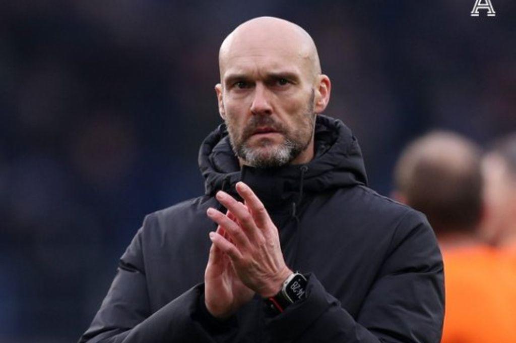 Renunció seguir dirigiendo en Inglaterra y ahora trabaja en un aeropuerto: la razón por la que tomó está decisión: Es un cambio radical