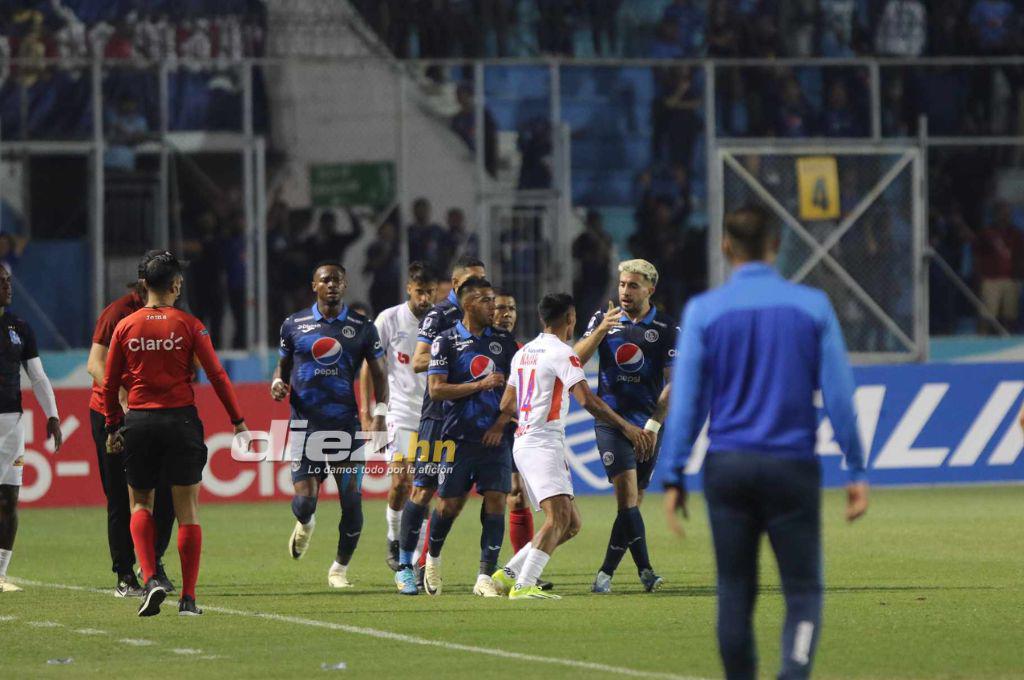 El festejo ‘tiktokero’ de Chirinos, el problema que pasó entre Najar y Auzmendi y la visita de Rueda en el Olimpia-Motagua