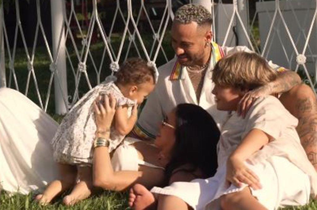 Volverá a vestir de rosa en el 2025: La sorpresiva noticia que anunció Neymar en el cierre del año