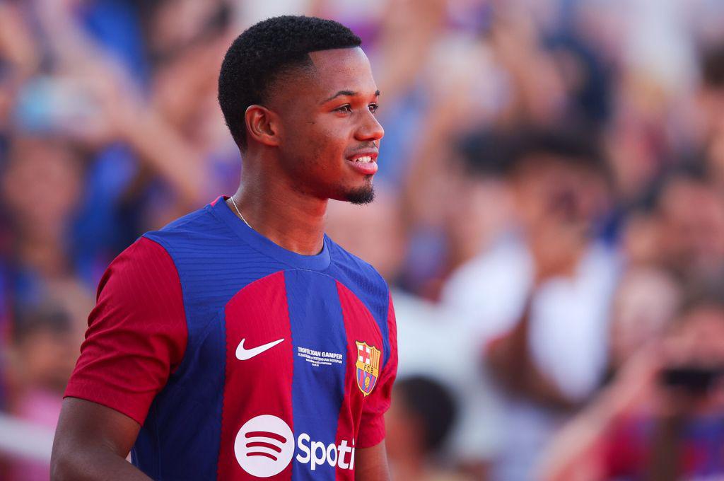 Barcelona y Real Madrid confirman nuevas bajas; PSG consigue el reemplazo de Mbappé; Di María ya lo esperan en su club