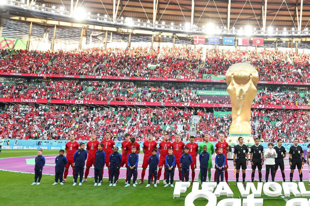 Said Martínez y Walter López debutaron en Qatar 2022 y bellas mujeres robaron miradas, lo que pasó Dinamarca-Túnez