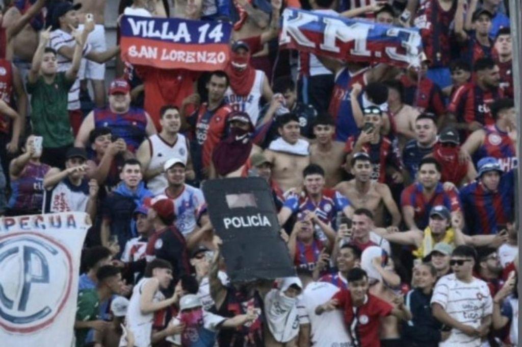 Le dispararon en toda la espalda: así fue el terrible incidente entre la barra y policías en el clásico Olimpia vs Cerro Porteño