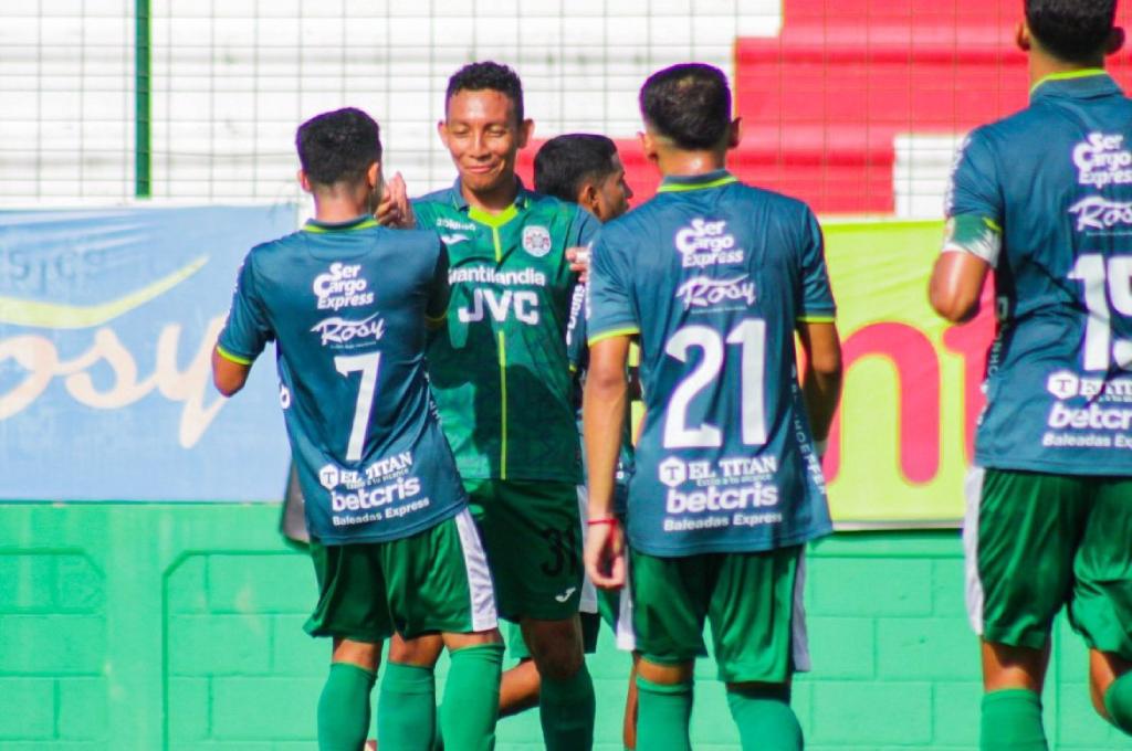 El futbolista extranjero que Marathón fichará con pasado en Europa y que fue dirigido por Pedro Troglio