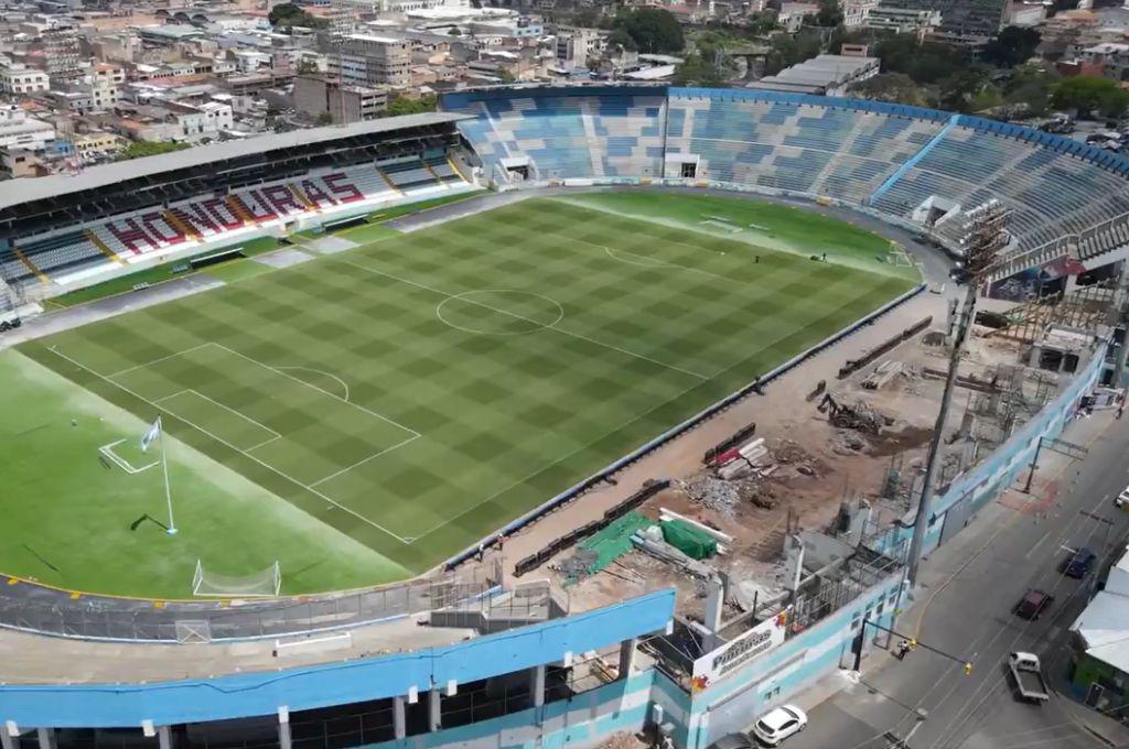 ¡Una mesa de billar! Así luce el estadio Nacional Chelato Uclés, su césped y gradería previo al inicio del Torneo Apertura