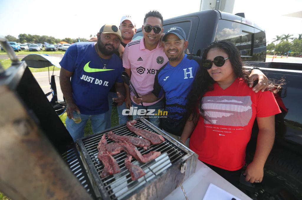 La carnita asada de los catrachos, el Lamborghini y la tremenda manta a Maradona: Ambientazo previo al Honduras vs Argentina