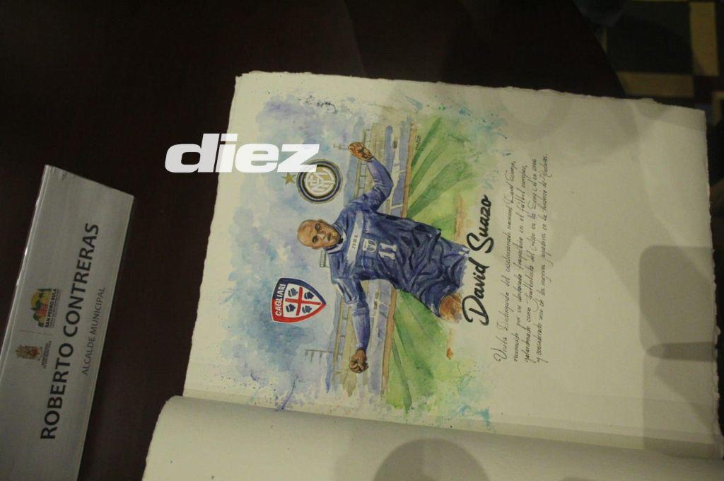 Así fue el homenaje a David Suazo en San Pedro Sula: firma de un libro histórico y llegaron los jugadores del Olimpia