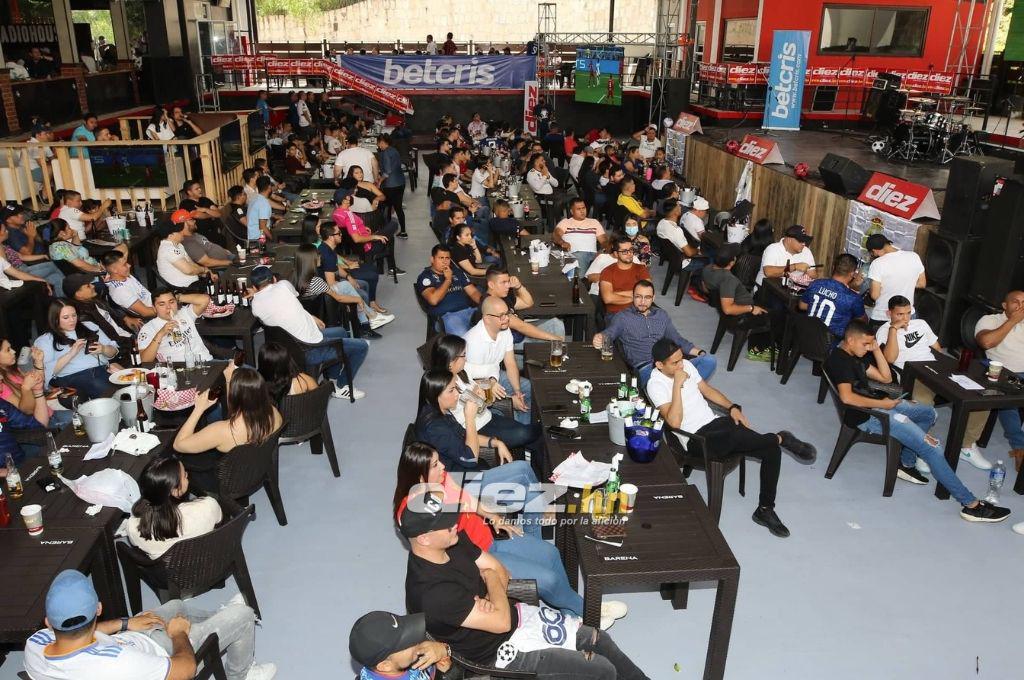 Un tremendo fiestón: Así se vivió el título de Real Madrid en Champions que patrocinó Diario Diez y Radio House Casa Campo