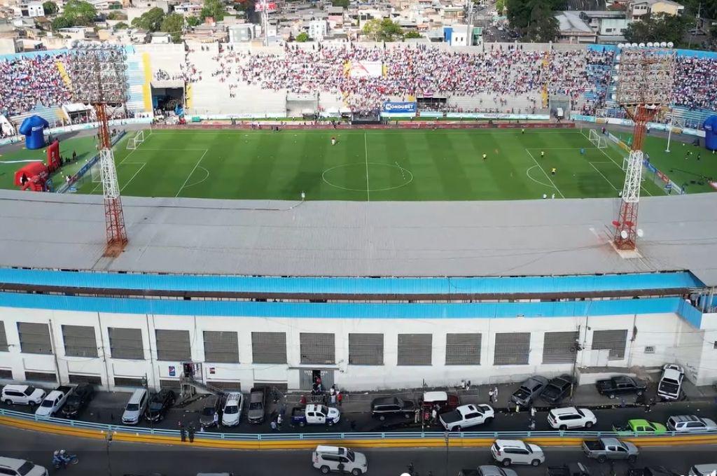 Instalación de butacas y su nuevo techo: se viene el cambio al estadio Nacional Chelato Uclés ¿cuántos millones se invertirán?