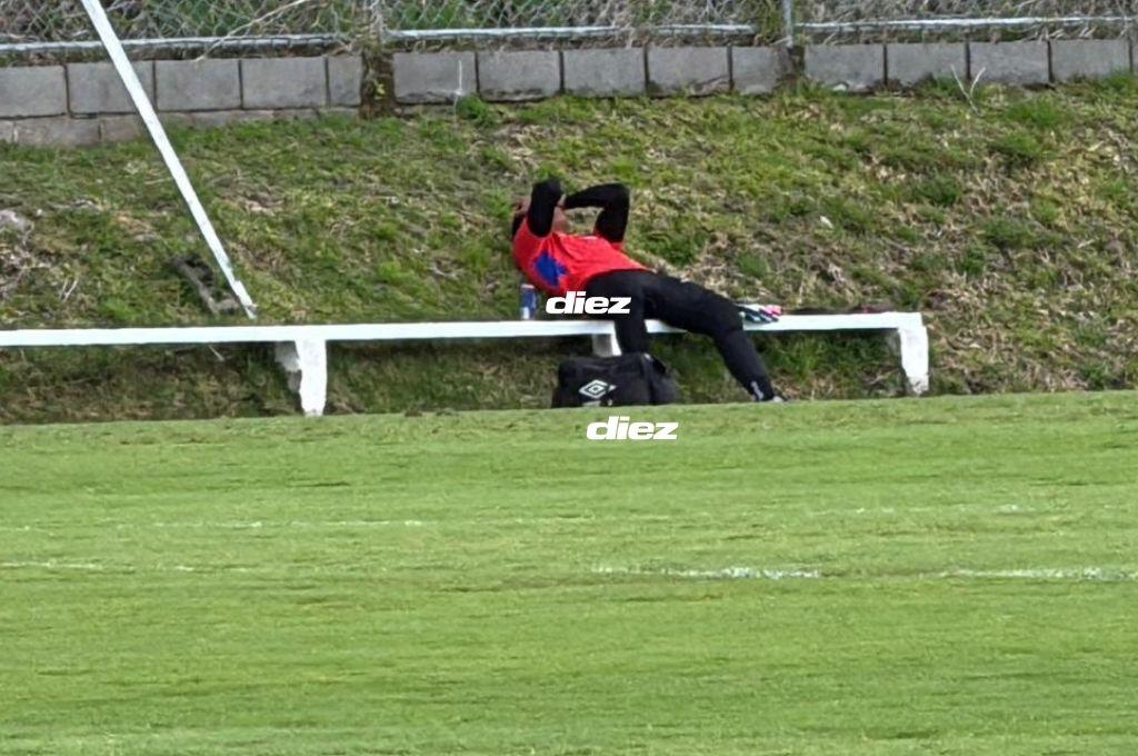 Futbolistas de Olimpia se lesiona en pleno entrenamiento, la preocupación de Espinel; así fue tratado por el cuerpo médico